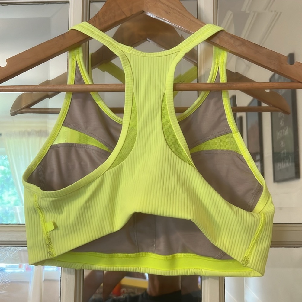 high neck lululemon bra - Picture 3 of 5